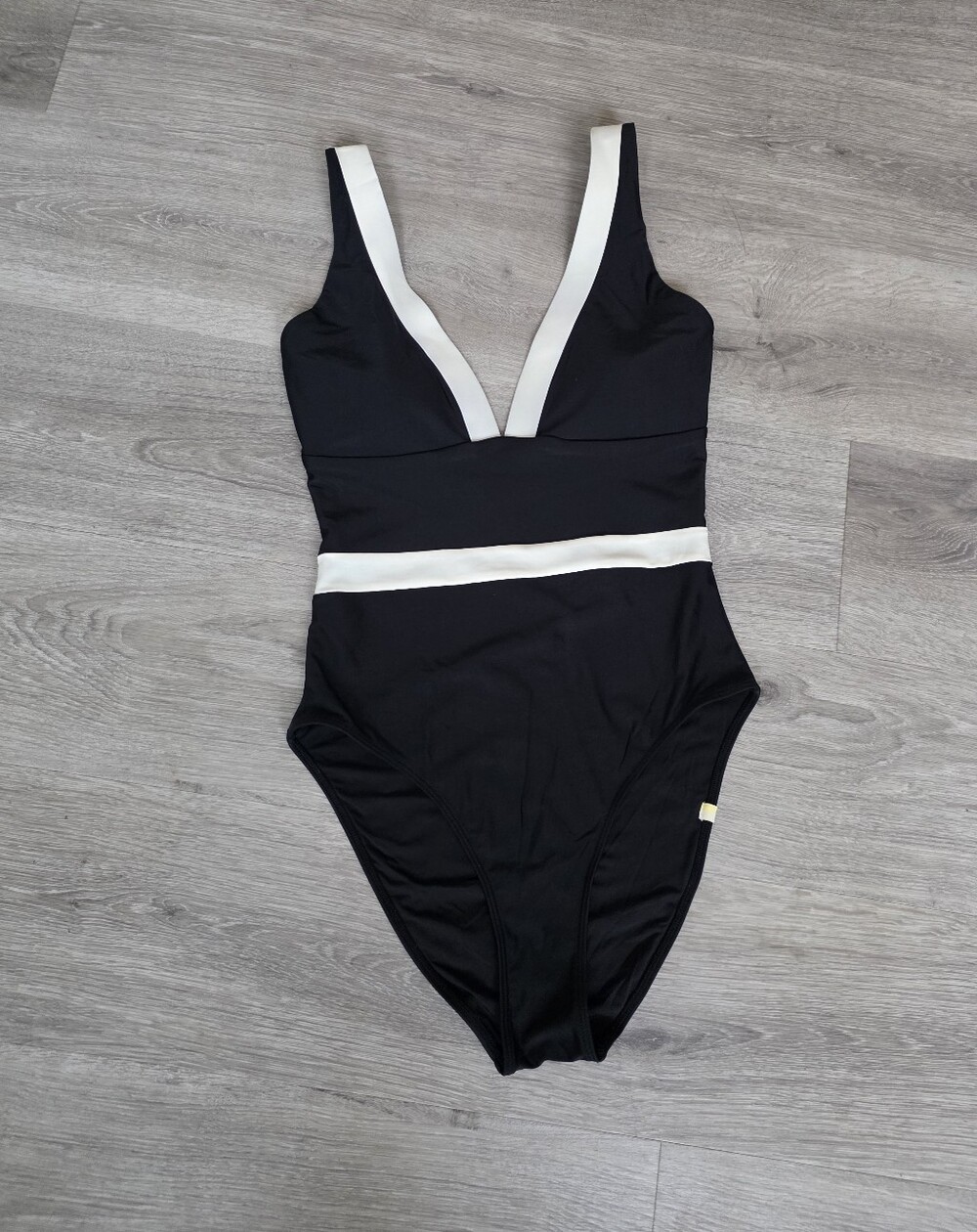 Summersalt Black / Ivory  one piece Swimsuit Size 6
